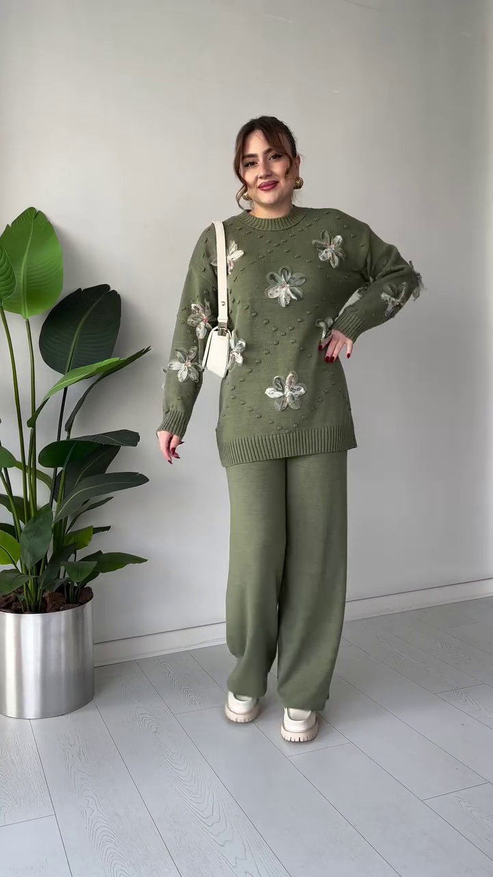 3D Floral Appliqué Knit Co-ord Set 🌸 Available in Green & White - Image 3