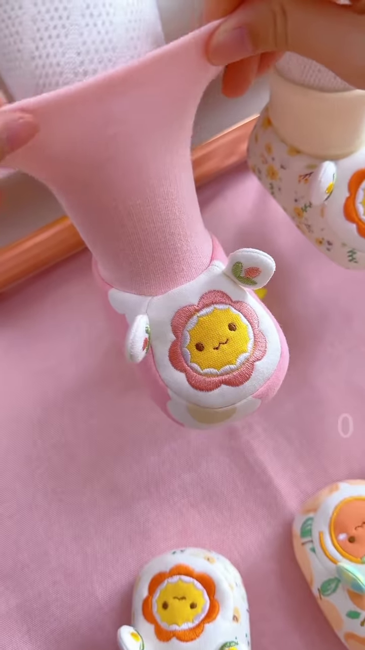 Flower-Faced Plush Toys ๐ธ๐งธ With Embroidered Details & Dress-Up Appeal โ Multi-Color Variants - Image 4