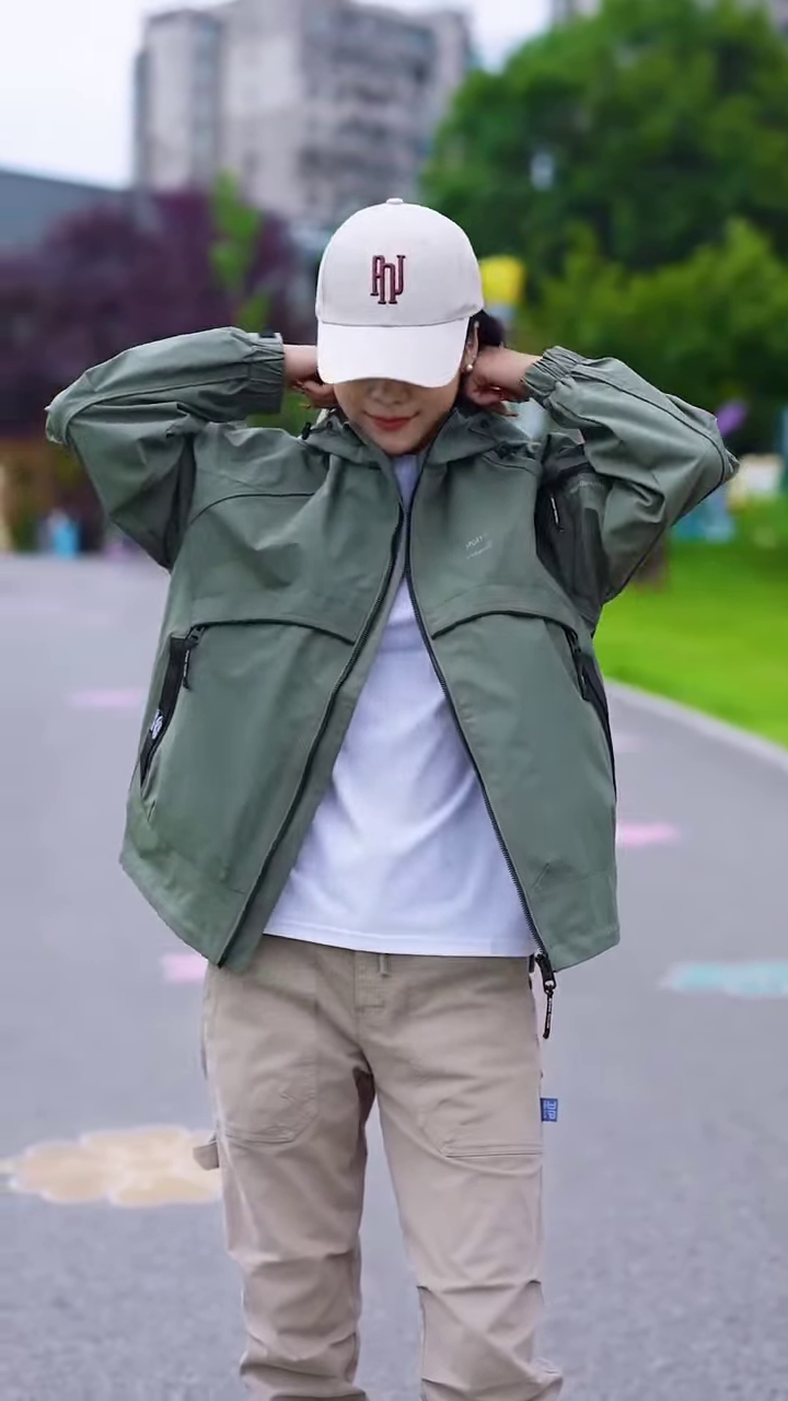 Green Zip-Up Casual Jacket 🧥🌳 – Styled with White Tee & Beige Cargo Pants in Outdoor Setting - Image 4